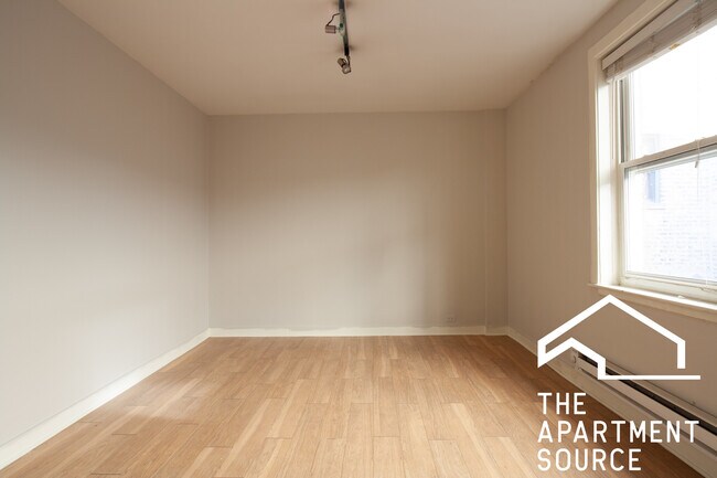 Foto del edificio - 515 W Belmont Ave