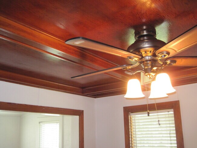 Building Photo - 2909 Villa Dr