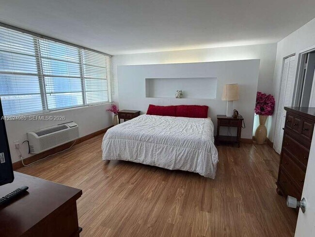 Foto del edificio - 5313 Collins Ave
