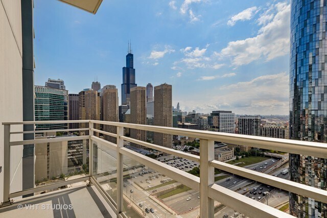 Foto del edificio - 737 W Washington Blvd