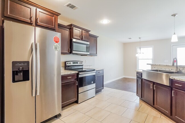 Foto del edificio - 16363 Pottery Ln