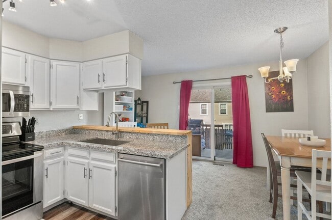 Building Photo - 10715 Foxwood Ct