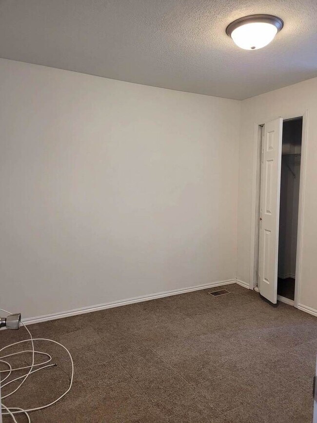 Foto del edificio - 8360 S Mackinaw Ave