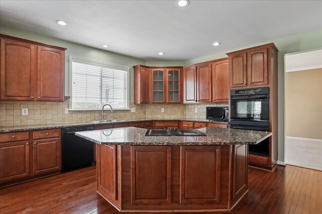 Building Photo - 319 Morlyn Dr