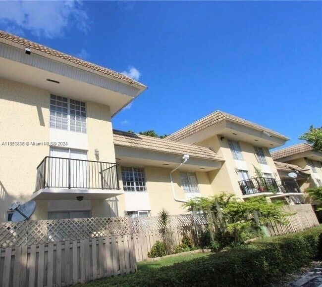 Building Photo - 8650 SW 109th Ave