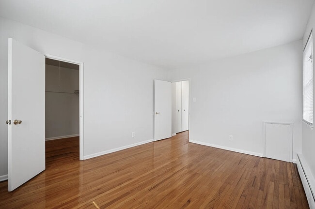 Building Photo - 259 E 28th St