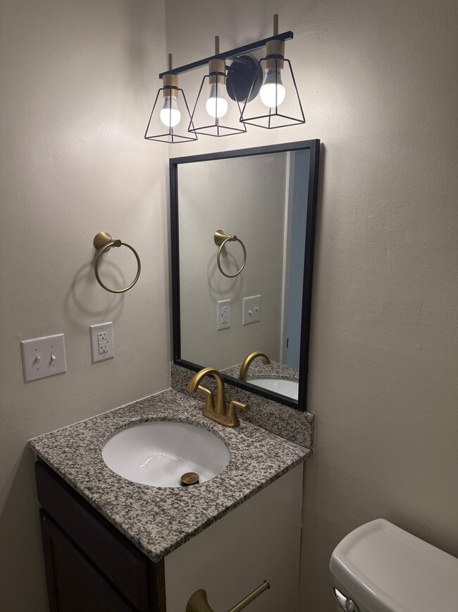 Foto del edificio - 706 Shady Ln Dr