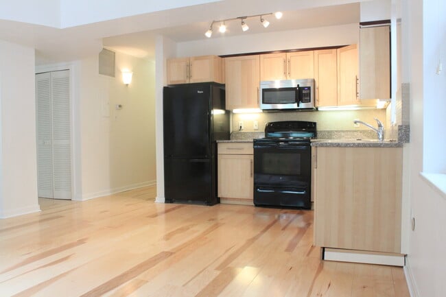 Building Photo - 2114 N St NW