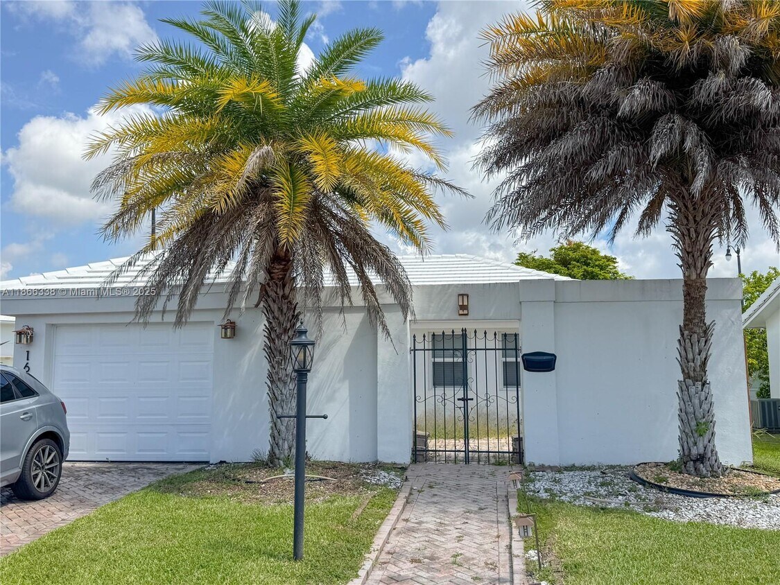 Foto principal - 161 NW 27th Ct