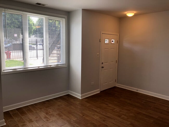 Building Photo - 502 S Oakley Blvd