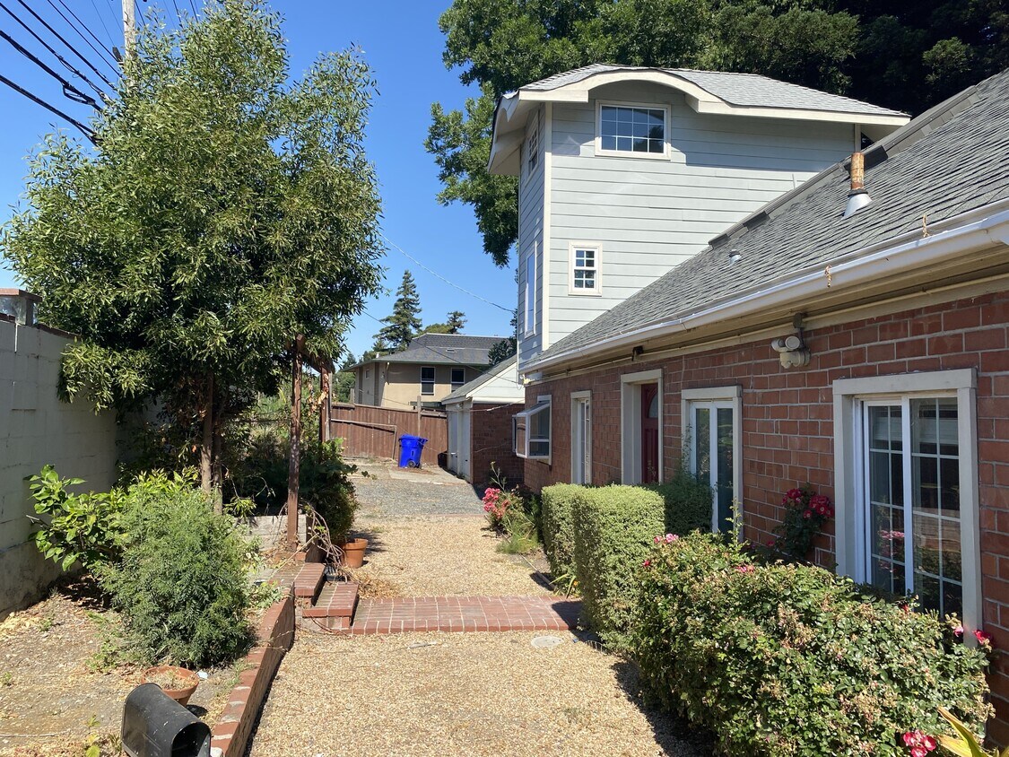 Primary Photo - 4405 San Pablo Dam Rd