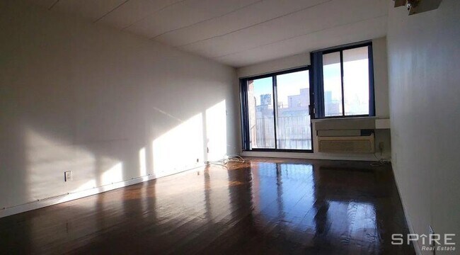 Building Photo - 1 bedroom in New York NY 11102