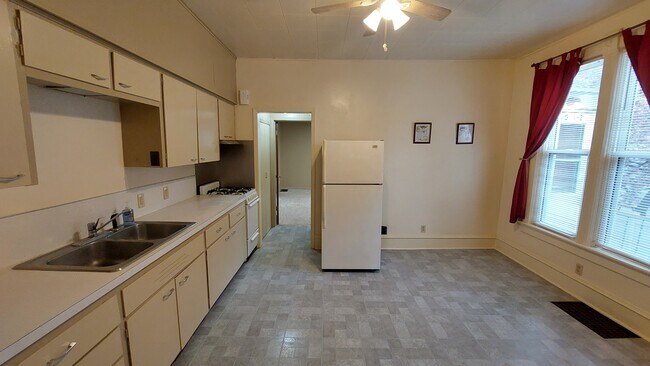Spacious Eat in Kitchen - 605 W Fountain St