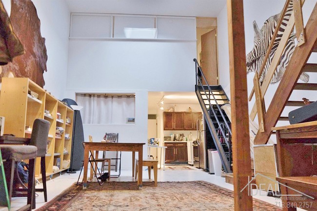 Building Photo - 2 bed LOFT in Williamsburg by the Waterfront!