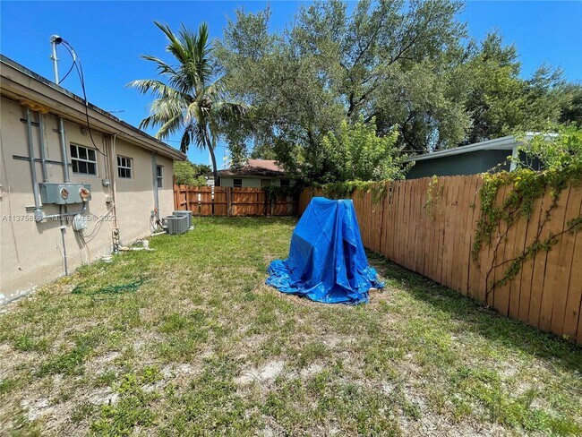 Building Photo - 825 NW 9th St