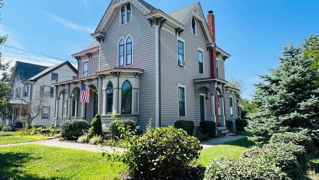 Building Photo - 146 S Main St