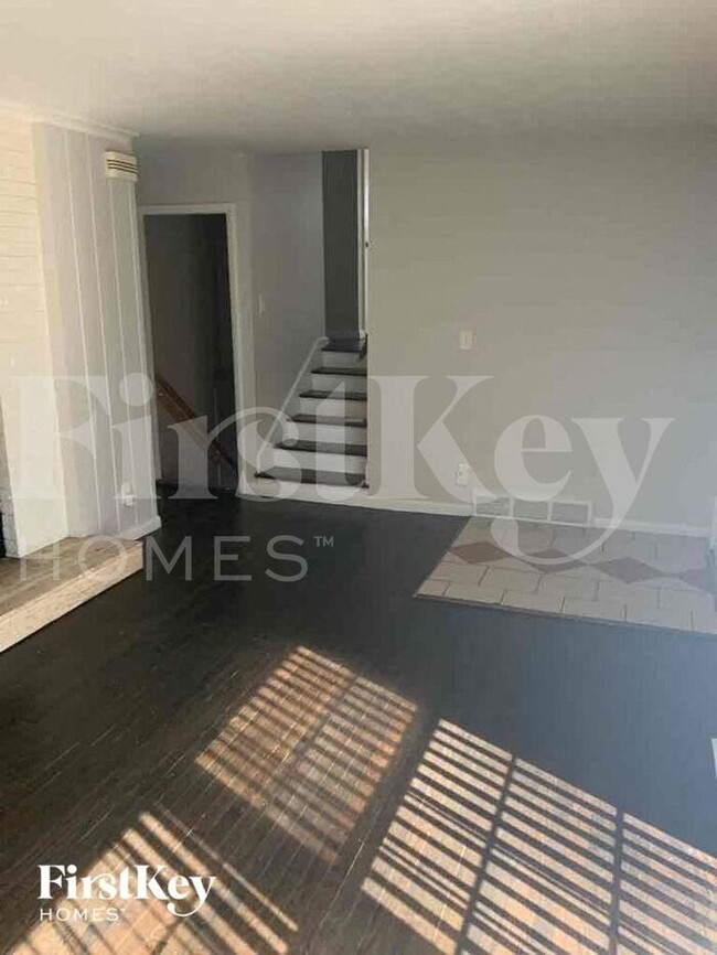 Foto del edificio - 9714 Bennington Ave