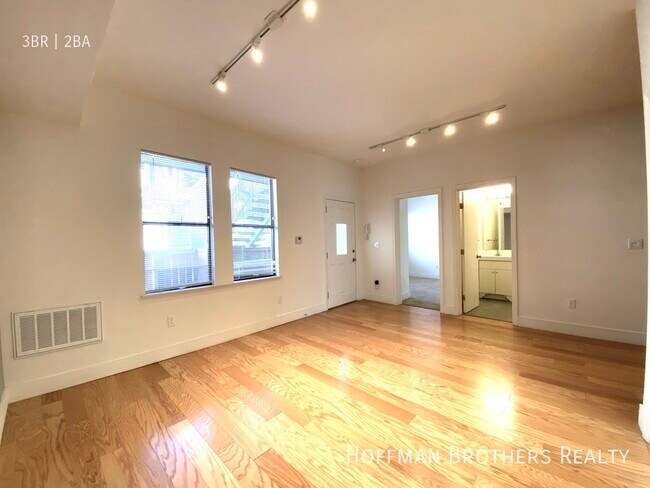Building Photo - 320 Capp St San Francisco, CA 94110