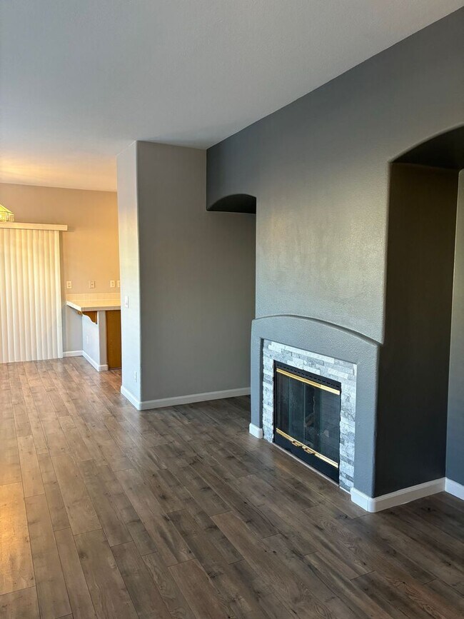 Building Photo - *VERY CUTE CORNER LOT, SINGLE STORY HOME!!*
