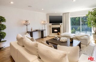 Foto del edificio - 2385 Roscomare Rd