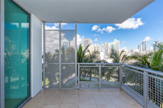 Foto del edificio - 350 S Miami Ave