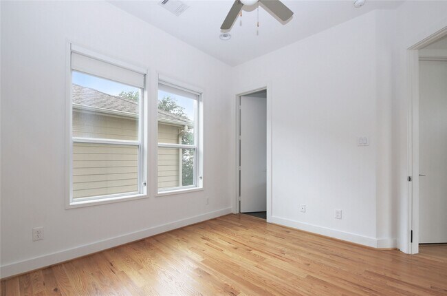 Foto del edificio - 5711 Kansas St