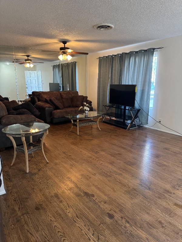 Foto del edificio - 40781 Acacia E Ave