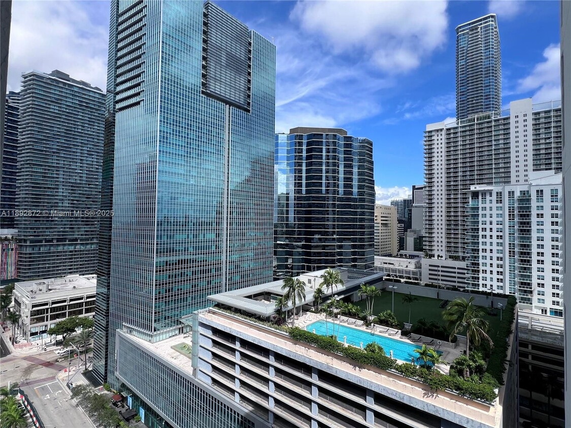 Photo - 170 Southeast 14th Street Apt #2107, Miami, FL 33131 - 1 BR 1 BA condo