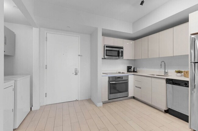 Building Photo - 2601 E Hallandale Beach Blvd