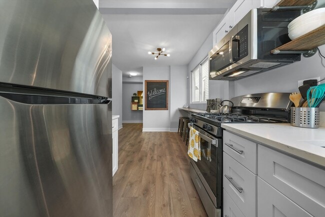 Kitchen - 1912 S Shelby Ct