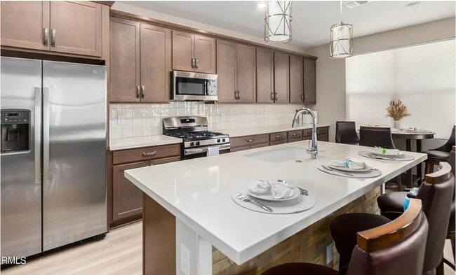 Foto del edificio - 1111 W. Diamondback Dr.