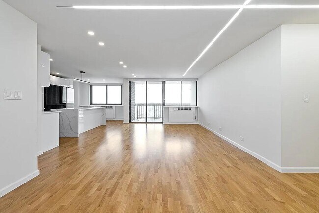 Foto del edificio - 1 Bay Club Dr