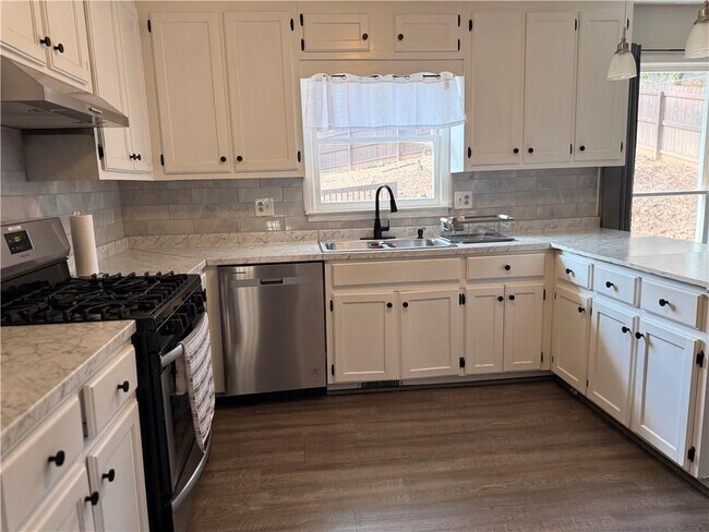 Foto del edificio - 1424 Shadowbrook Dr