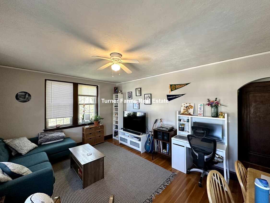 Primary Photo - 119 College Ave
