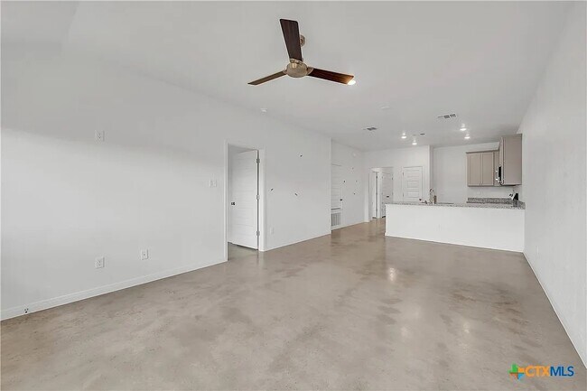 Foto del edificio - 908 Smoke Tree Ln