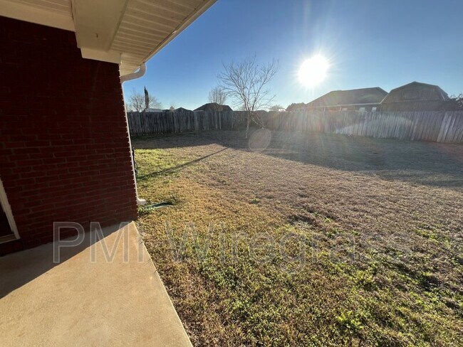 Building Photo - 267 Maree Dr
