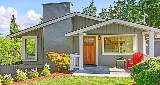 Beautiful, recently remodeled 4 bedroom, 3... - Beautiful, recently remodeled 4 bedroom, 3... House