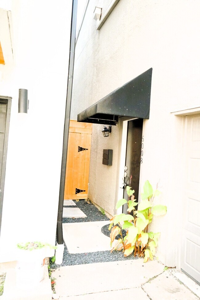 Foto del edificio - 6008 Inwood Dr