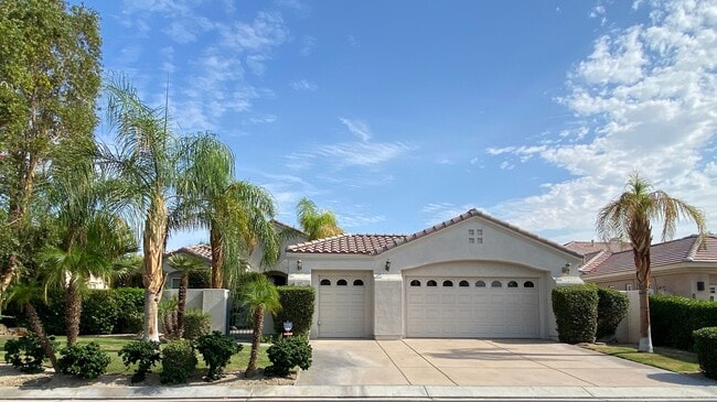Building Photo - AVAILABLE NOW! STUNNING 3 Bedroom 3.5 Bath...