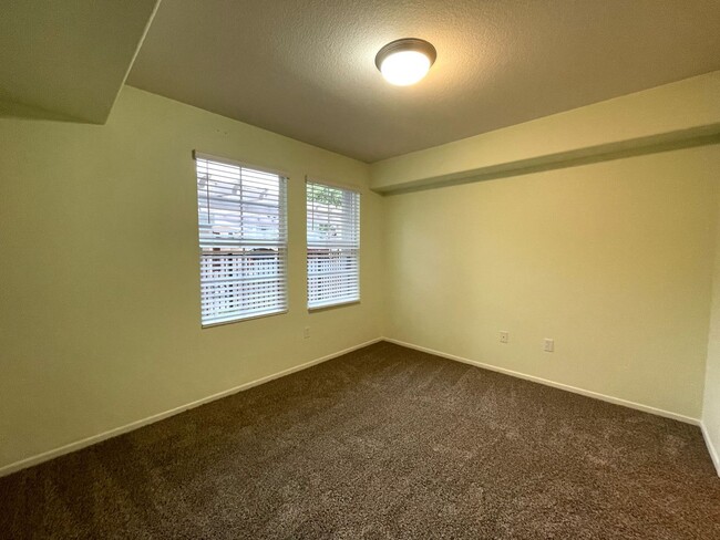 Foto del edificio - Great Deal for Spacious townhome in Otay R...