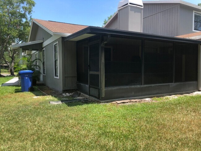 Foto del edificio - 10101 Lake Oak Cir