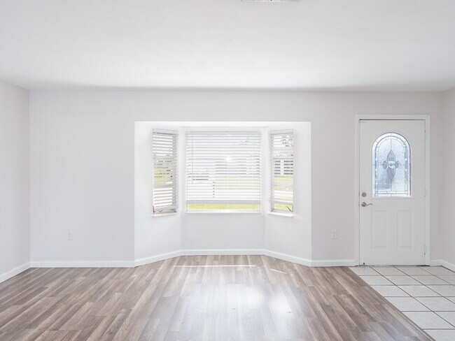 Building Photo - 143 Rotonda Cir