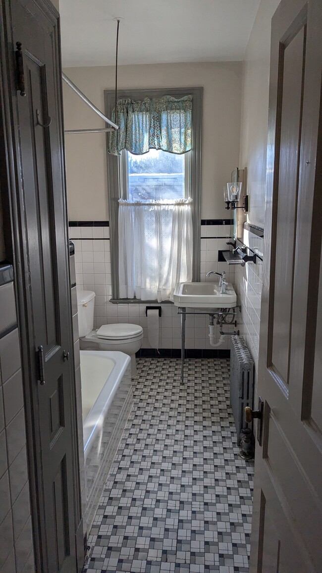 Baño - 612 Linden Ave