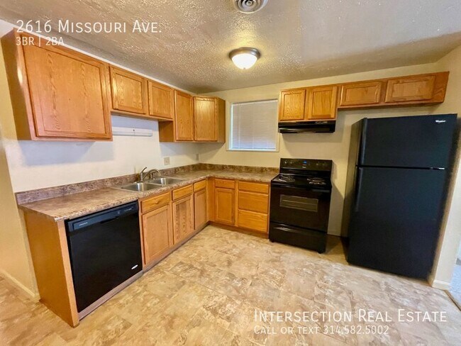Building Photo - Rare Find - Benton Park 3 Bedroom Townhome