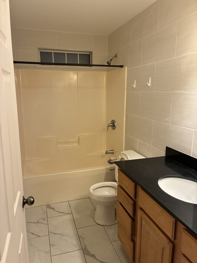 Foto del edificio - 389 Clark Ave