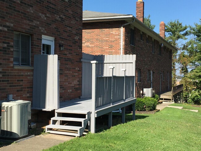 Building Photo - 623 Edward Ave