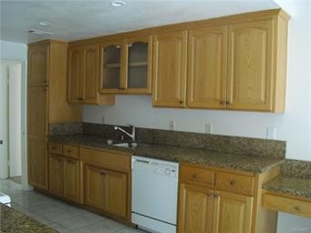 La cocina actualizada para comer cuenta con granito, - 3212 Ave S-1