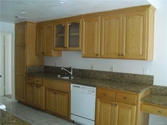Updated eat-in kitchen has granite, d/w - 3212 Ave S-1