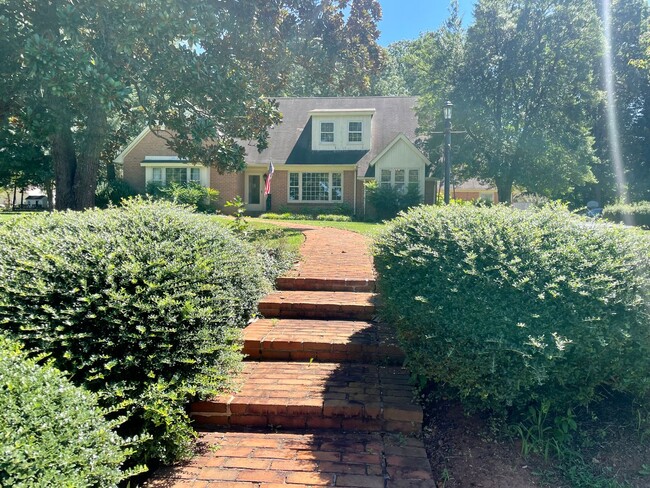 Building Photo - Nice Large Home in Windsor Hill Neighborhood