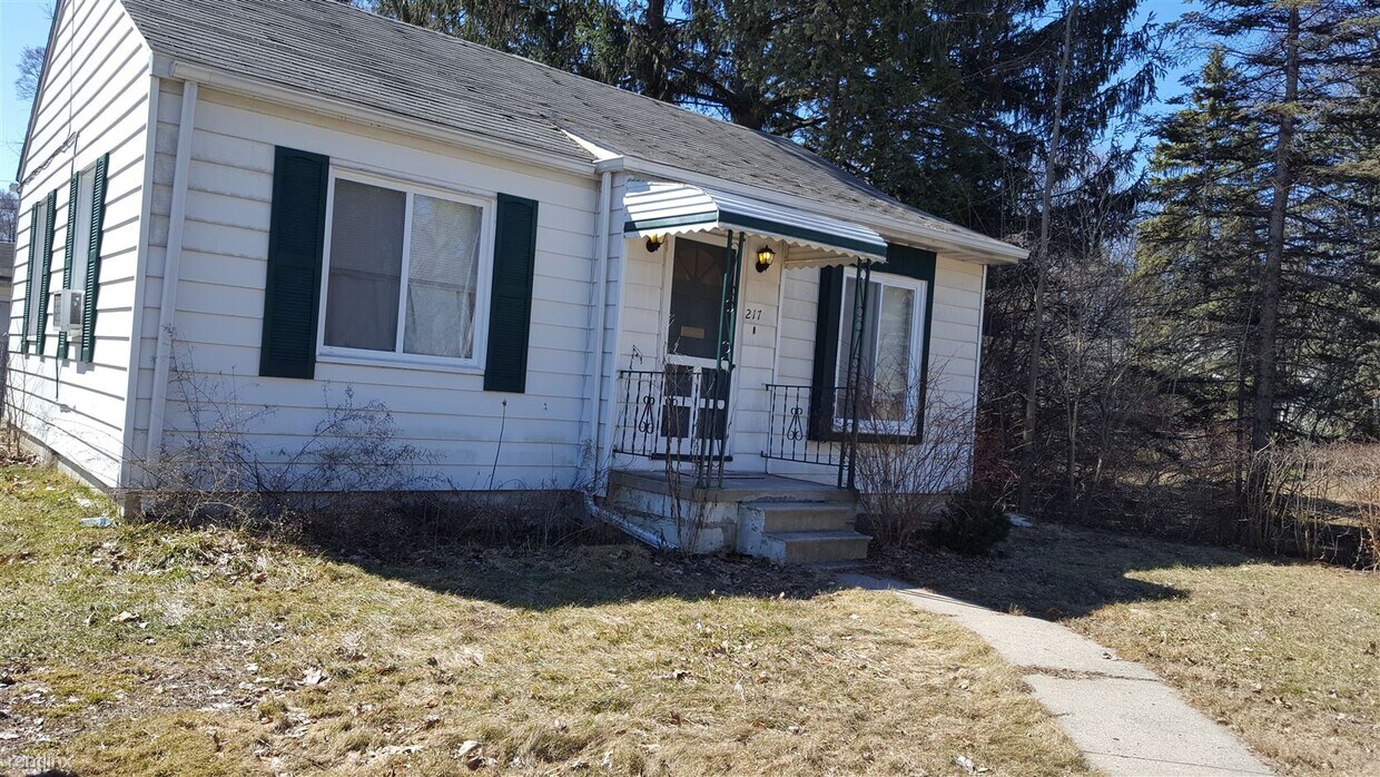 Primary Photo - 2 br, 1 bath House - 217 W 13 Mile Rd